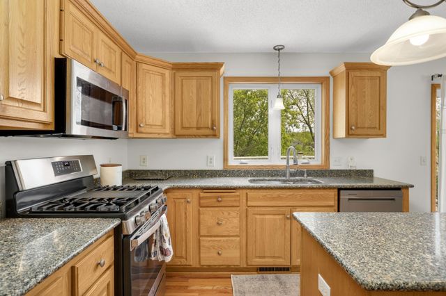9080 Parkside Drive, Woodbury, MN 55125