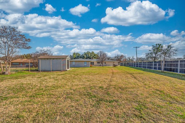 7001 Richlynn Terrace, Richland Hills, TX 76118