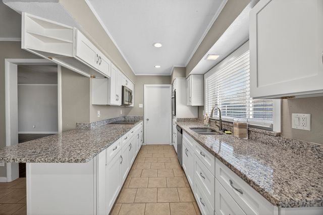 7001 Richlynn Terrace, Richland Hills, TX 76118