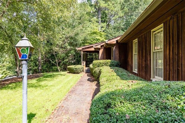 2090 Johnson Ferry Road, Marietta, GA 30062