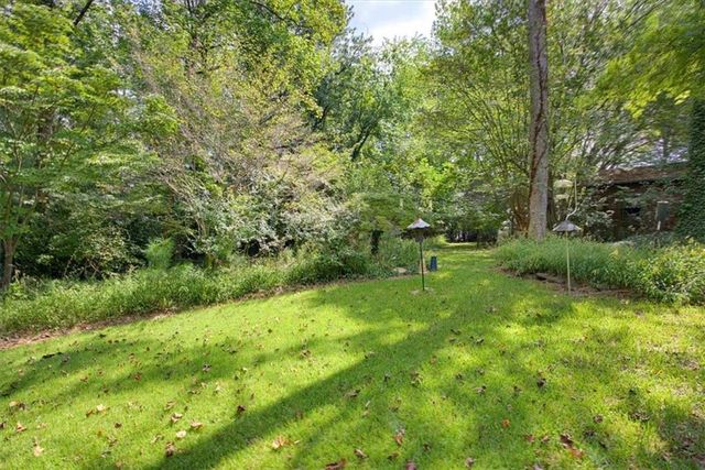 2090 Johnson Ferry Road, Marietta, GA 30062