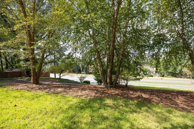 2090 Johnson Ferry Road, Marietta, GA 30062