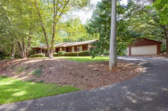 2090 Johnson Ferry Road, Marietta, GA 30062