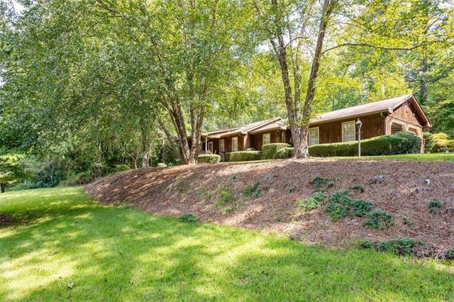 2090 Johnson Ferry Road, Marietta, GA 30062
