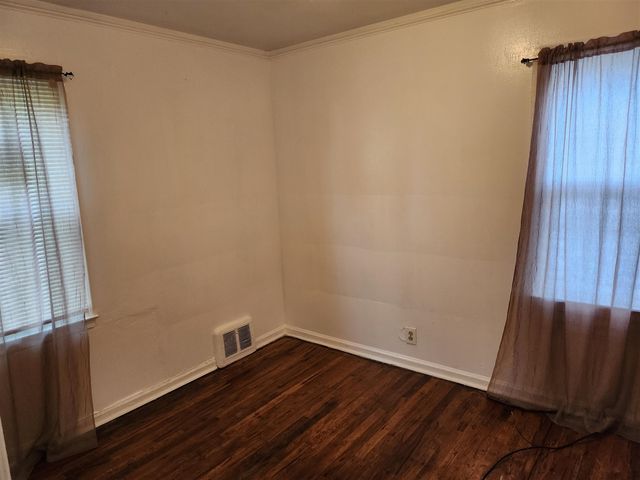 19212 Kingsville Street, Harper Woods, MI 48225