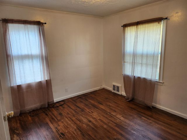 19212 Kingsville Street, Harper Woods, MI 48225