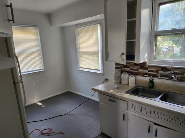 19212 Kingsville Street, Harper Woods, MI 48225