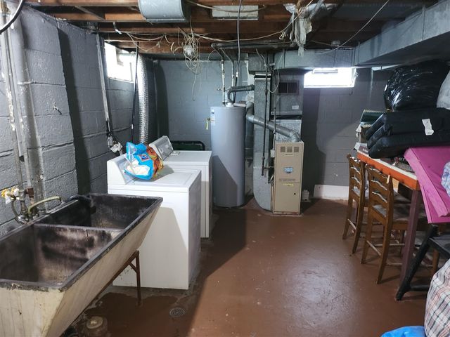 19212 Kingsville Street, Harper Woods, MI 48225