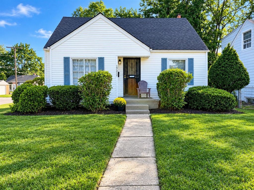 19212 Kingsville Street, Harper Woods, MI 48225