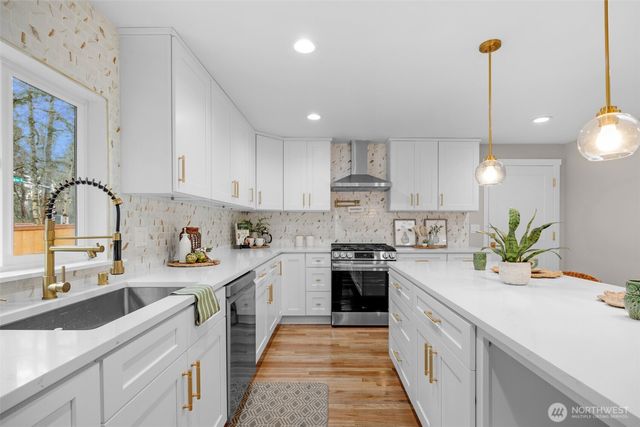 20008 Meridian Place N, Shoreline, WA 98133