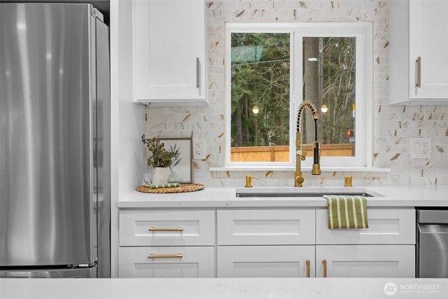 20008 Meridian Place N, Shoreline, WA 98133