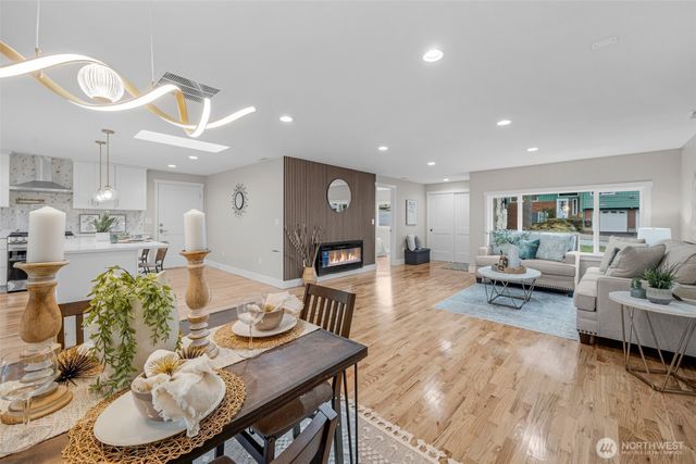 20008 Meridian Place N, Shoreline, WA 98133