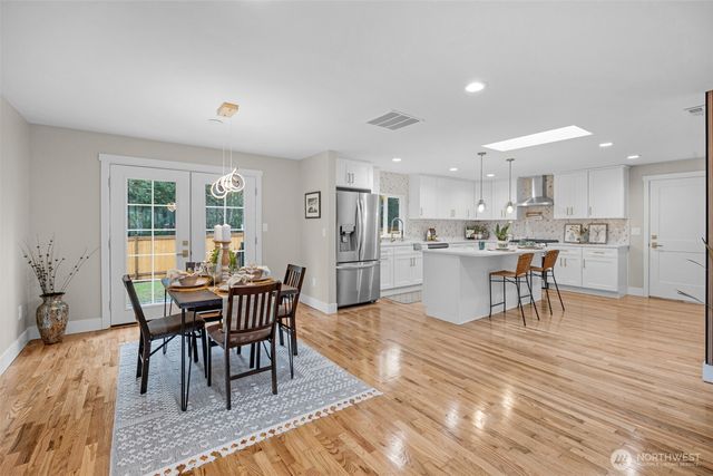 20008 Meridian Place N, Shoreline, WA 98133