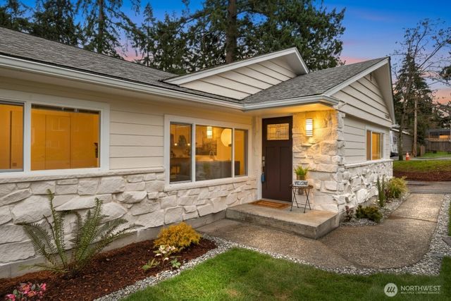 20008 Meridian Place N, Shoreline, WA 98133