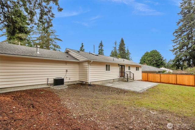 20008 Meridian Place N, Shoreline, WA 98133