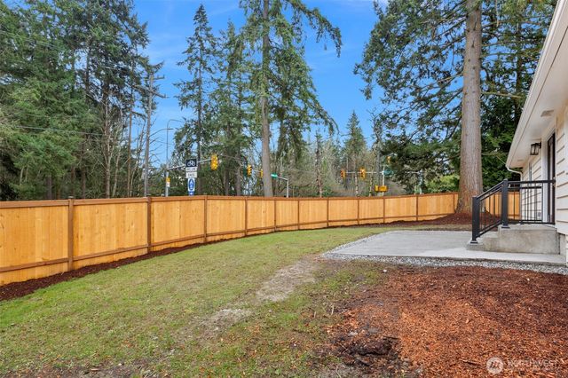 20008 Meridian Place N, Shoreline, WA 98133