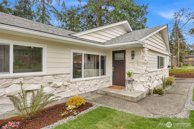 20008 Meridian Place N, Shoreline, WA 98133