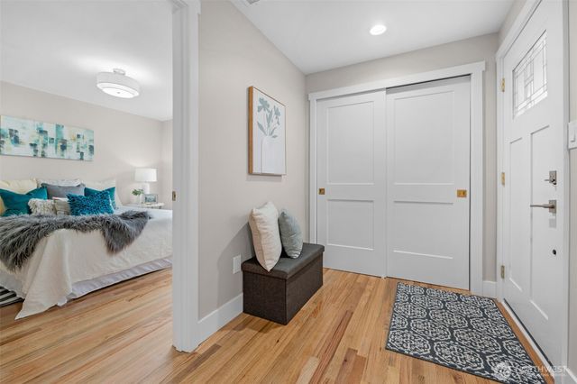 20008 Meridian Place N, Shoreline, WA 98133