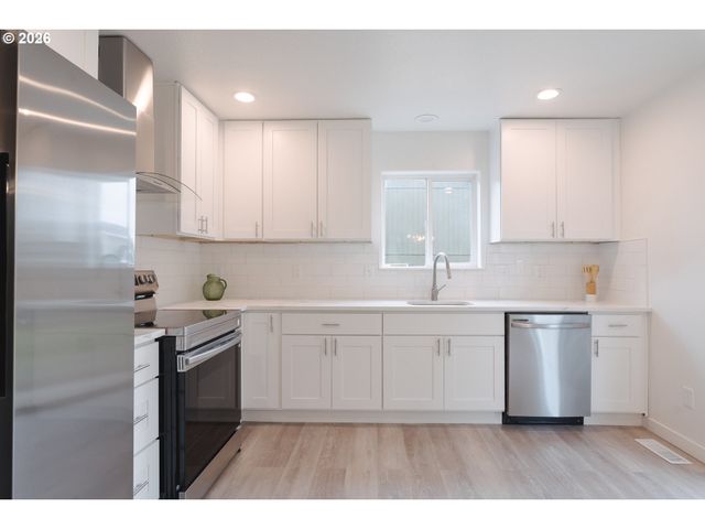 441 N 2ND St, St Helens, OR 97051