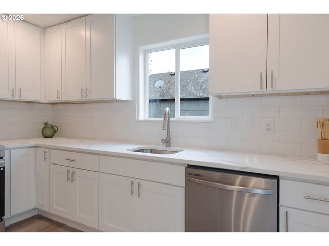 441 N 2ND St, St Helens, OR 97051