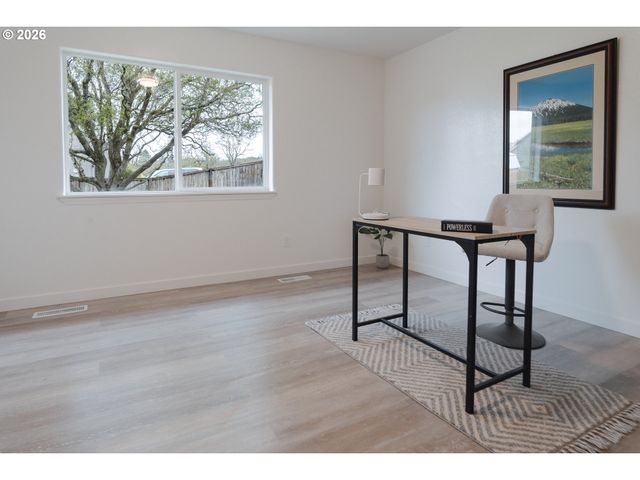 441 N 2ND St, St Helens, OR 97051