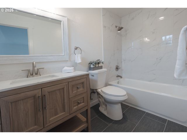 441 N 2ND St, St Helens, OR 97051