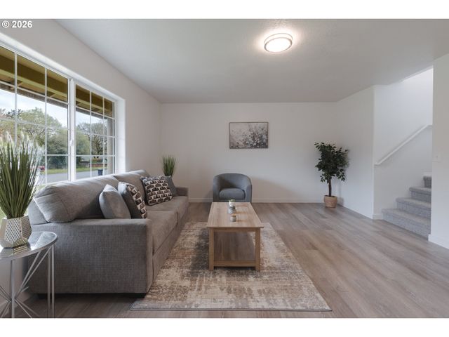 441 N 2ND St, St Helens, OR 97051