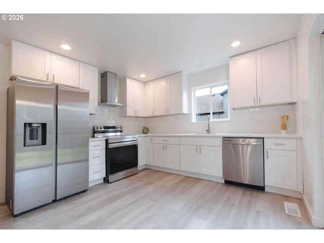 441 N 2ND St, St Helens, OR 97051