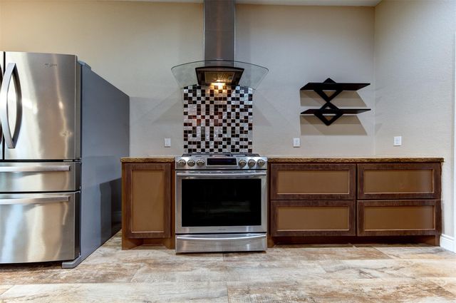 2205 Rimrock Street, Kemah, TX 77565