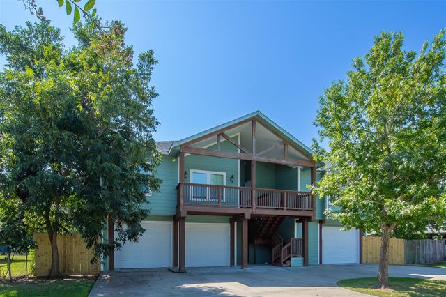 2205 Rimrock Street, Kemah, TX 77565