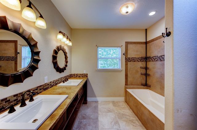 2205 Rimrock Street, Kemah, TX 77565