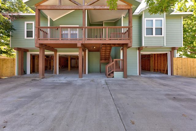 2205 Rimrock Street, Kemah, TX 77565