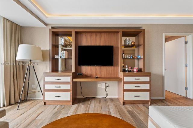 551 N Fort Lauderdale Beach Blvd R1803, Fort Lauderdale, FL 33304