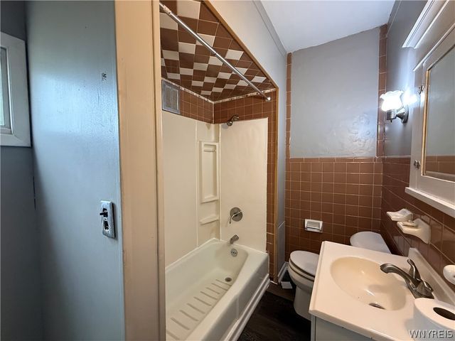 79 Henrietta Avenue, Buffalo, NY 14207