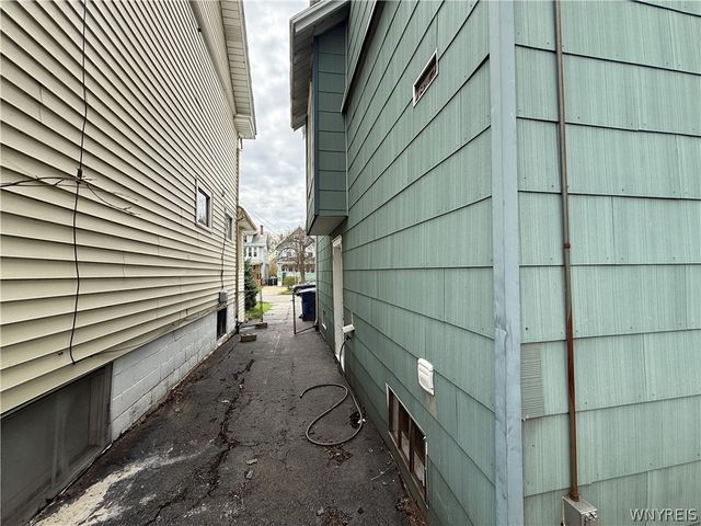 79 Henrietta Avenue, Buffalo, NY 14207