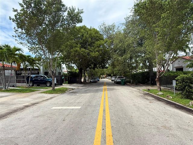 1835 SW 10th Street, Miami, FL 33135