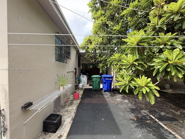 1835 SW 10th Street, Miami, FL 33135
