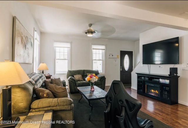 8 Surf Street, Sea Bright, NJ 07760
