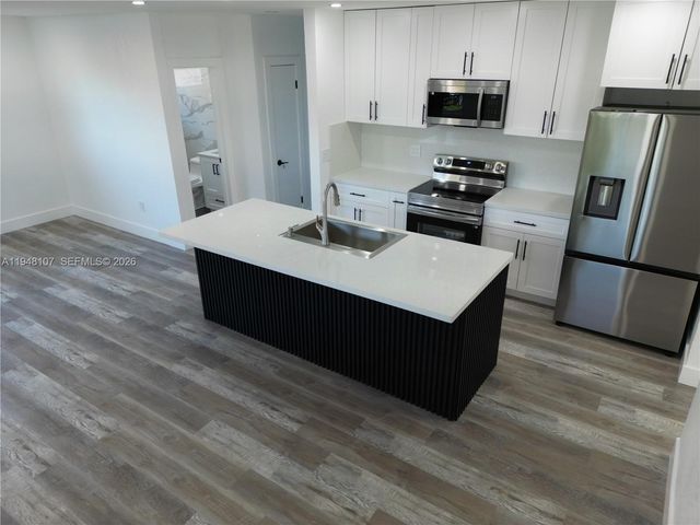 2600 NW 108th St, Miami, FL 33167