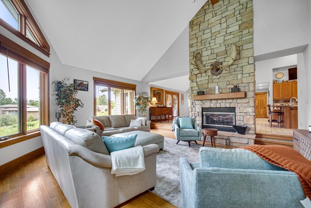 54 Braemar Drive, Valparaiso, IN 46385