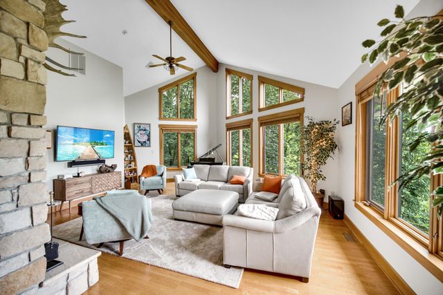 54 Braemar Drive, Valparaiso, IN 46385