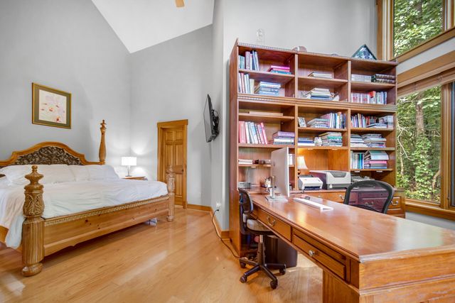 54 Braemar Drive, Valparaiso, IN 46385