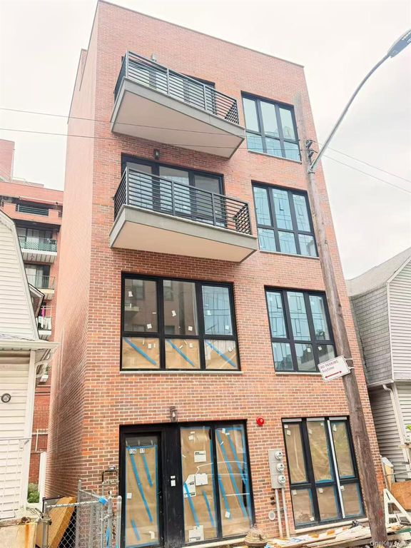 136-17 Carlton Place, Flushing, NY 11354 — exterior
