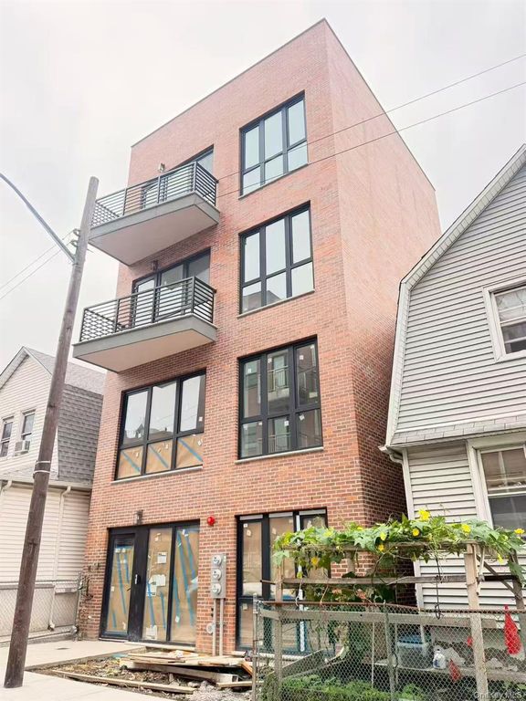 136-17 Carlton Place, Flushing, NY 11354 — photo 2