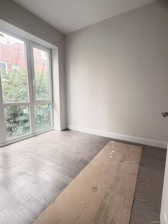 136-17 Carlton Place, Flushing, NY 11354 — photo 3