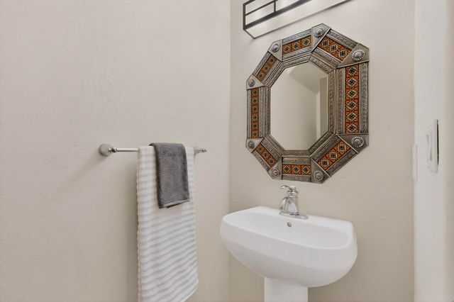 107 Johnson Mesa, Santa Fe, NM 87508