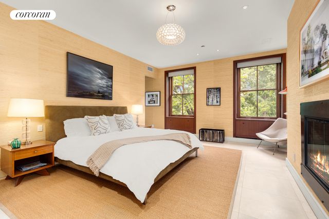 22 GRAMERCY Park S PH, New York City, NY 10003