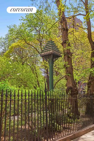 22 GRAMERCY Park S PH, New York City, NY 10003