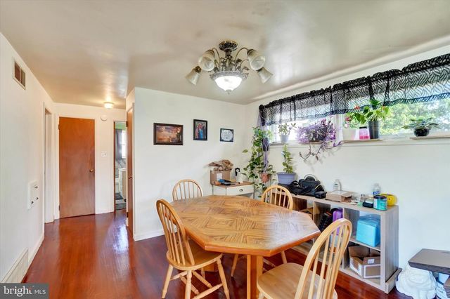 100 KNOLL LN, York, PA 17406