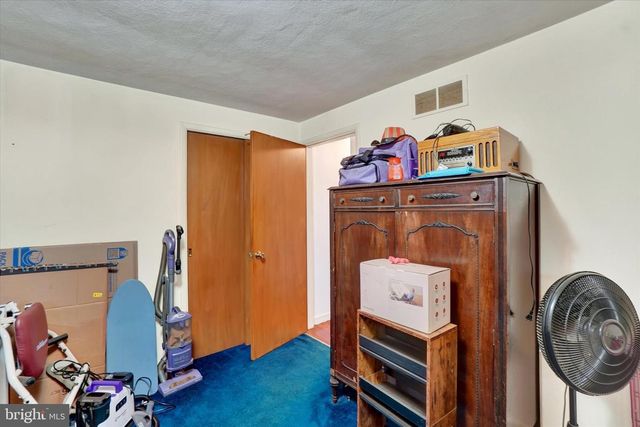 100 KNOLL LN, York, PA 17406